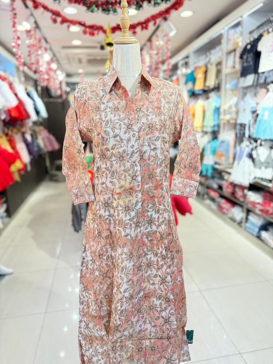 Ladies dress with collar